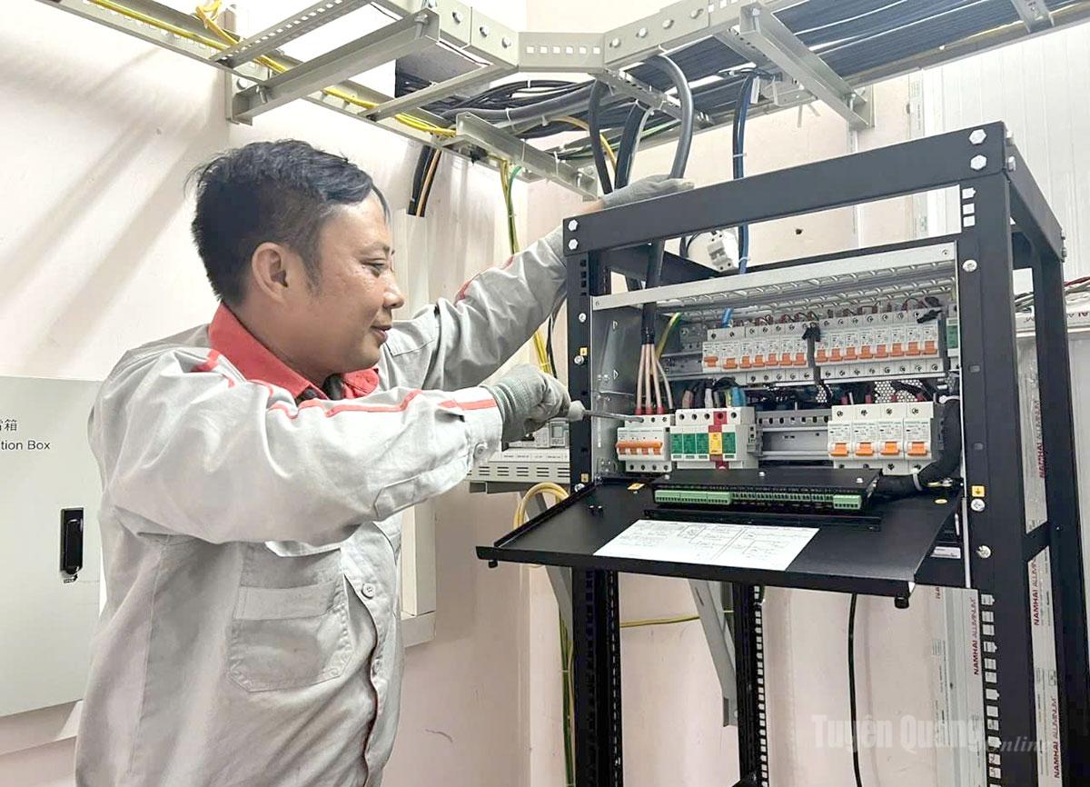 Tập đoàn Viễn thông Quân đội - Viettel lắp đặt trạm 5G để nâng cao chất lượng phát sóng.