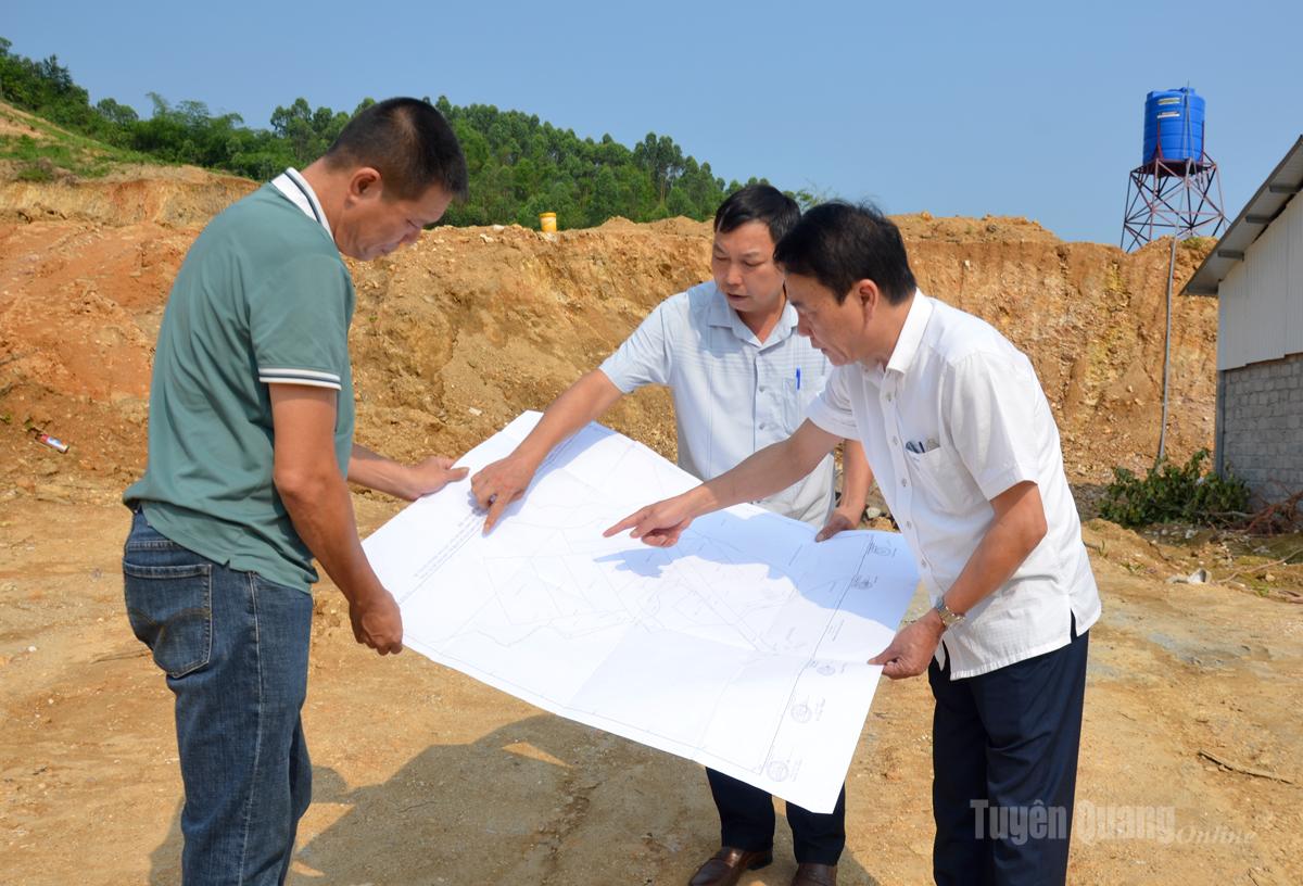 Lãnh đạo Sở Công Thương kiểm tra khó khăn vướng mắc tại cụm công nghiệp Ninh Lai-Thiện Kế, xã Sơn Thủy.