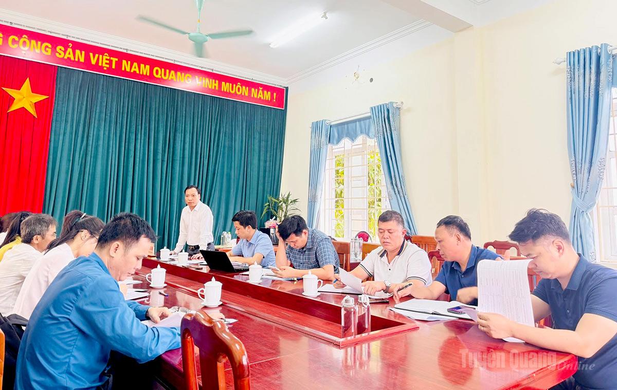 UBND xã Xuân Vân làm việc với cán bộ các thời kỳ để truy thu hồ sơ hoàn thành quyết toán.
