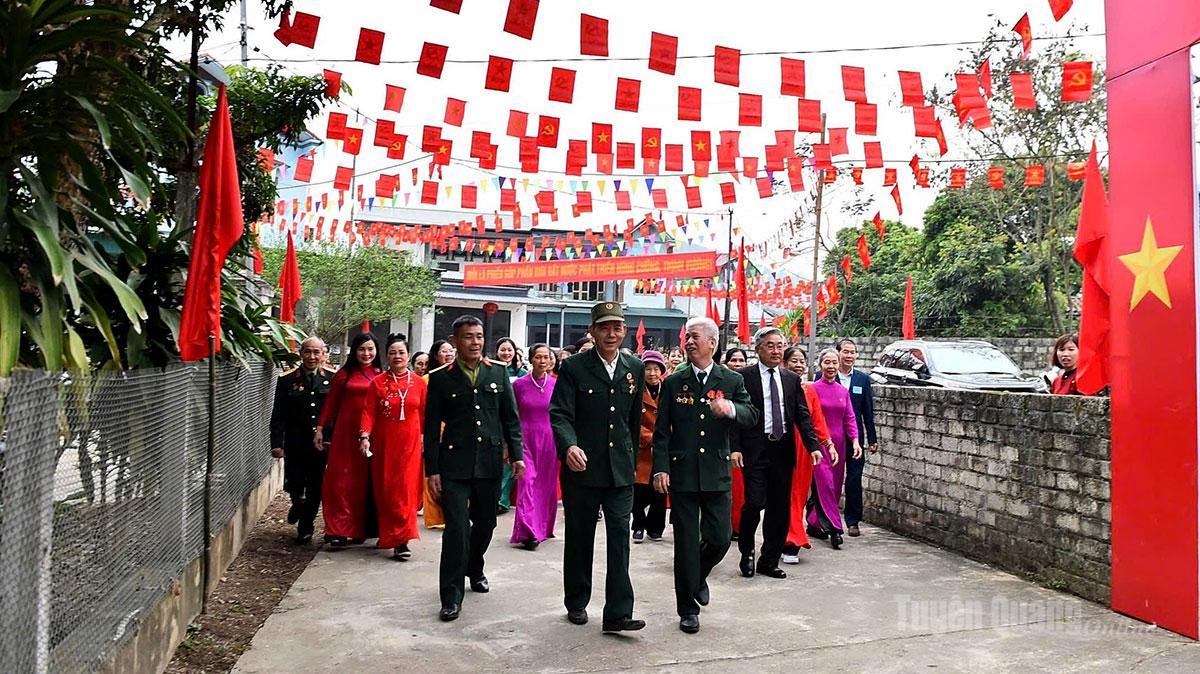 Khối đại đoàn kết 
toàn dân tộc tiếp tục được củng cố từ những hoạt động thiết thực ở cơ sở. 
Trong ảnh: Cử tri thôn 
Tân Biên 1, xã Thái Bình 
phấn khởi tham gia 
bầu cử đại biểu Quốc hội 
khóa XVI và đại biểu HĐND
 các cấp, nhiệm kỳ 
2026 - 2031.                 
Ảnh: Thanh Phúc.