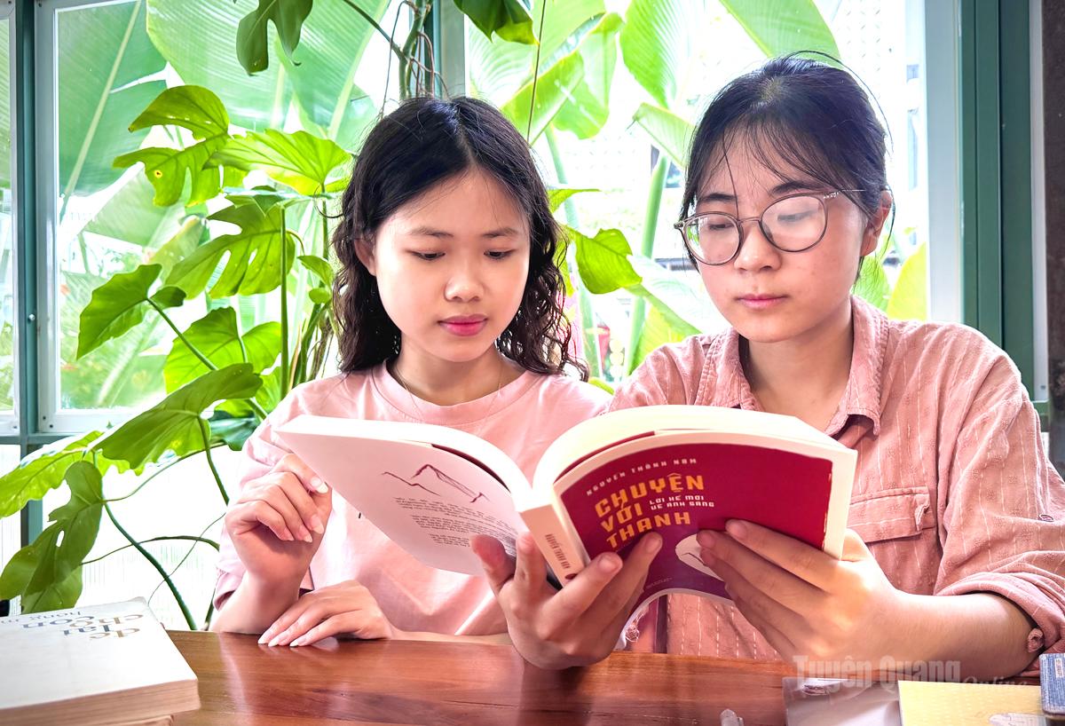 Tác phẩm “Chuyện của Thanh” thu hút nhiều độc giả trẻ ngay khi mới ra mắt vào cuối tháng 4-2026.