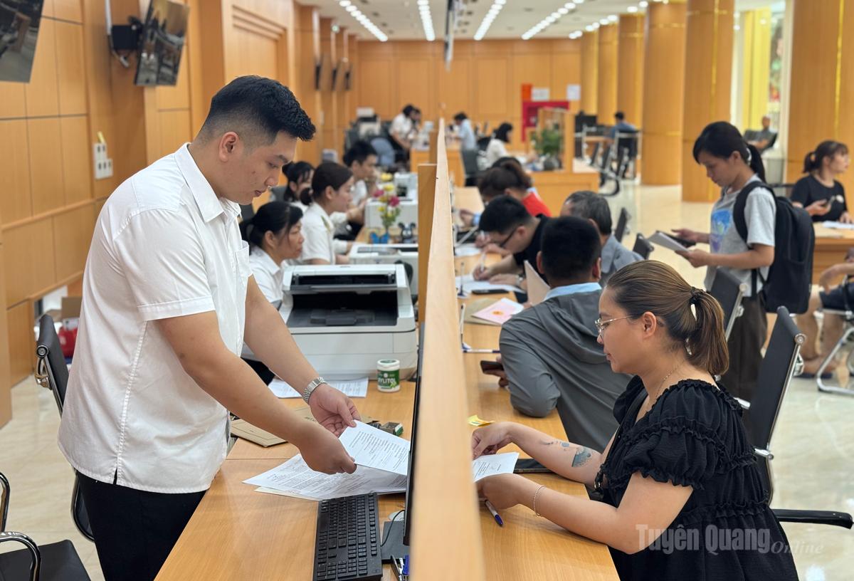 Trên 2.000 thủ tục hành chính thuộc các lĩnh vực được thực hiện theo cơ chế phi địa giới cho phép người dân giao dịch thuận lợi nhất.