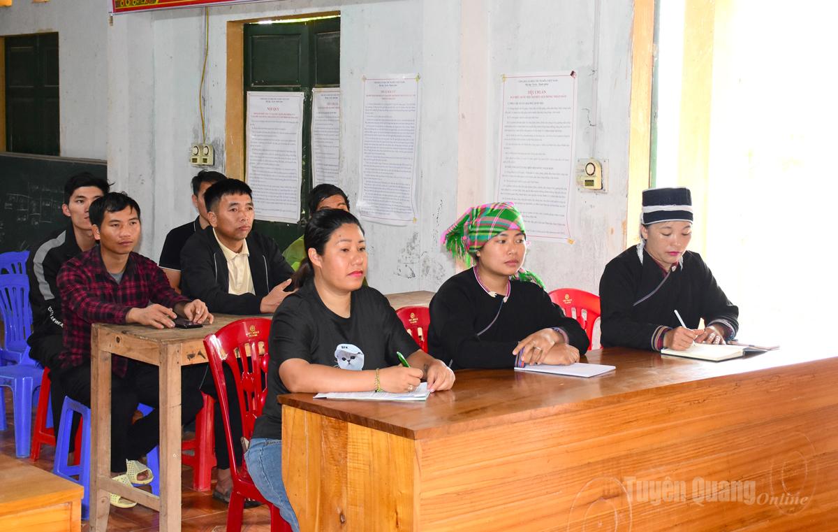 Một buổi sinh hoạt Chi bộ thôn Suối Thầu 2, xã Hoàng Su Phì.