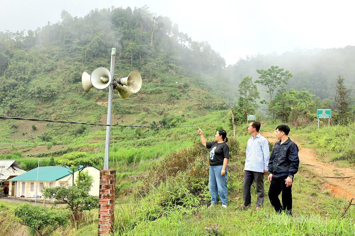Hệ thống 
loa phát thanh tại 
thôn Suối Thầu 2 được duy trì phát mỗi ngày.
Cán bộ 
Trung tâm dịch vụ công xã Lâm Bình 
tổ chức sản xuất 
các chương trình phát thanh.