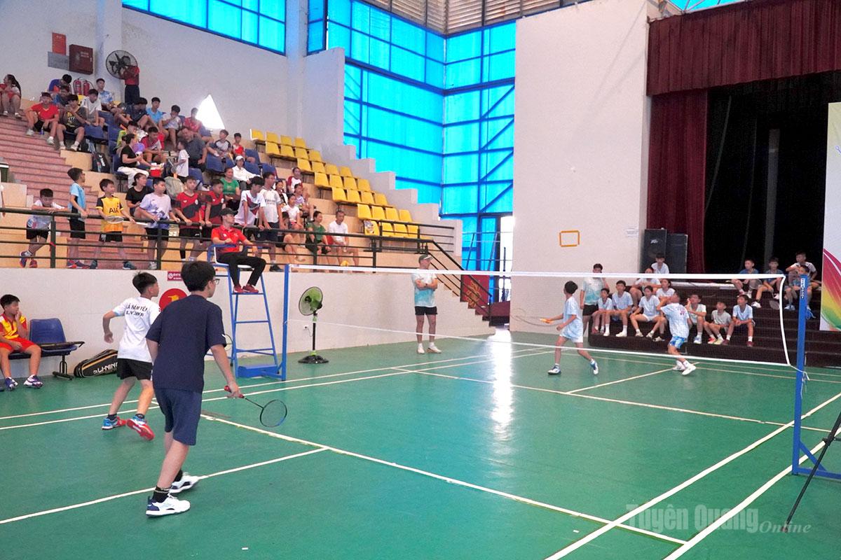 Ngay sau Lễ khai mạc, các vận động viên bước vào những lượt thi đấu đầu tiên.