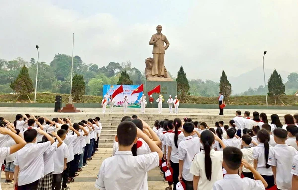 Đưa việc học và làm theo Bác đi vào chiều sâu, thực chất