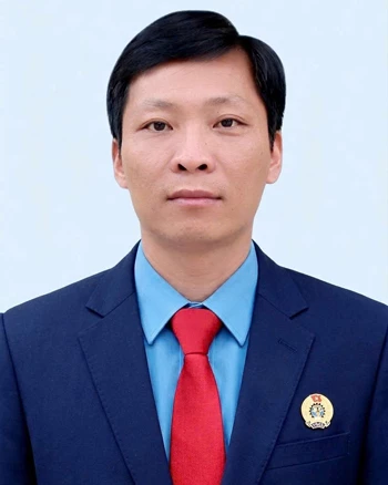 Ông Hà Văn Vỹ, 
Phó Chủ tịch Liên đoàn Lao động tỉnh 