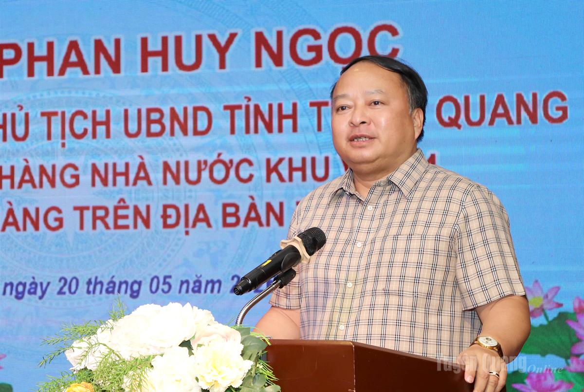 Chủ tịch UBND tỉnh Phan Huy Ngọc phát biểu chỉ đạo tại buổi làm việc.