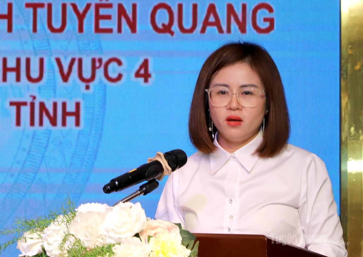 Đại diện Ngân hàng Nông nghiệp và PTNT tỉnh Tuyên Quang thảo luận tại buổi làm việc.