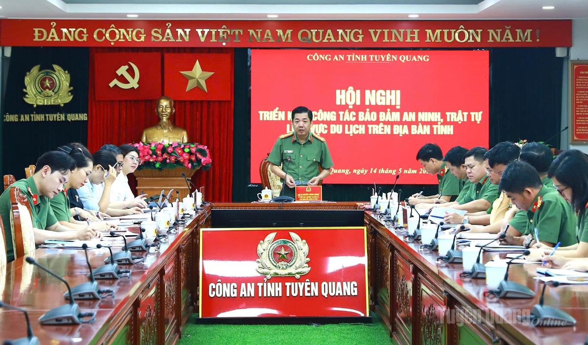 Toàn cảnh hội nghị.
