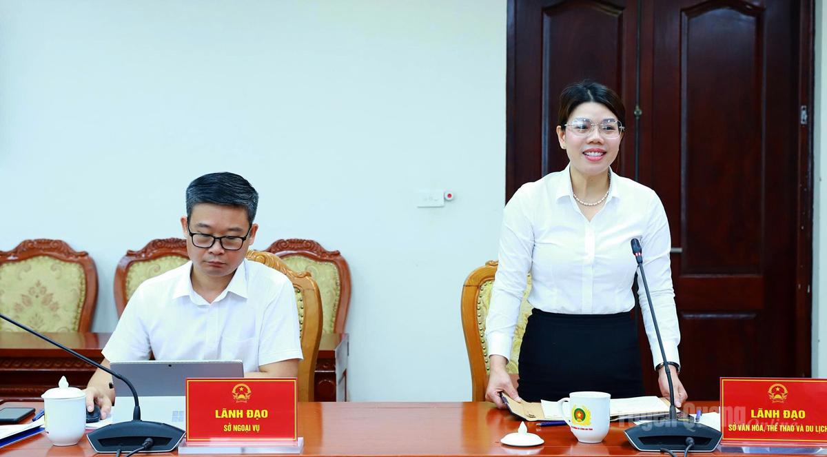 Lãnh đạo Sở Văn hoá, Thể thao và Du lịch thảo luận tại hội nghị.