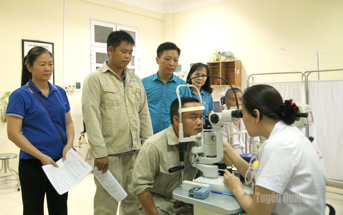 Đoàn viên, người lao động được khám sức khỏe miễn phí tại chương trình.