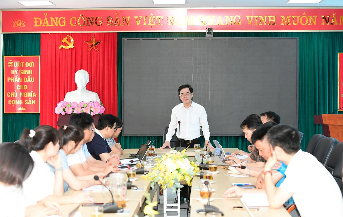 Tiến sĩ, Nhà báo Nhị Lê, Nguyên Phó Tổng Biên tập Tạp chí Cộng sản trao đổi, chia sẻ kinh nghiệm.