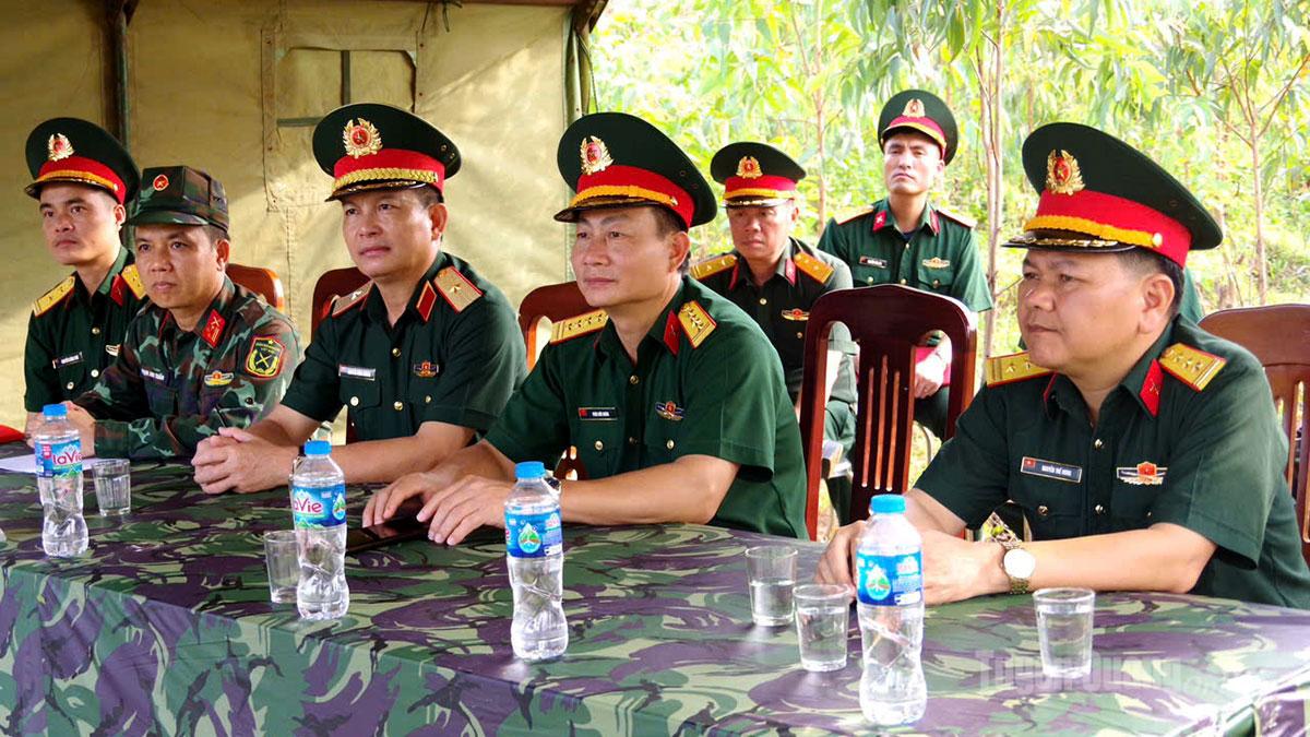 Thiếu tướng Nguyễn Đình Cương, Chỉ huy trưởng Bộ CHQS tỉnh chỉ đạo nội dung kiểm tra.