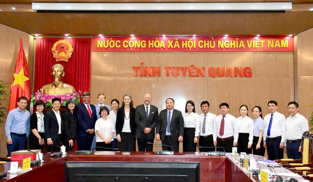 Chủ tịch UBND tỉnh Phan Huy Ngọc tiếp Đại sứ Đặc mệnh toàn quyền Thụy Sĩ tại Việt Nam