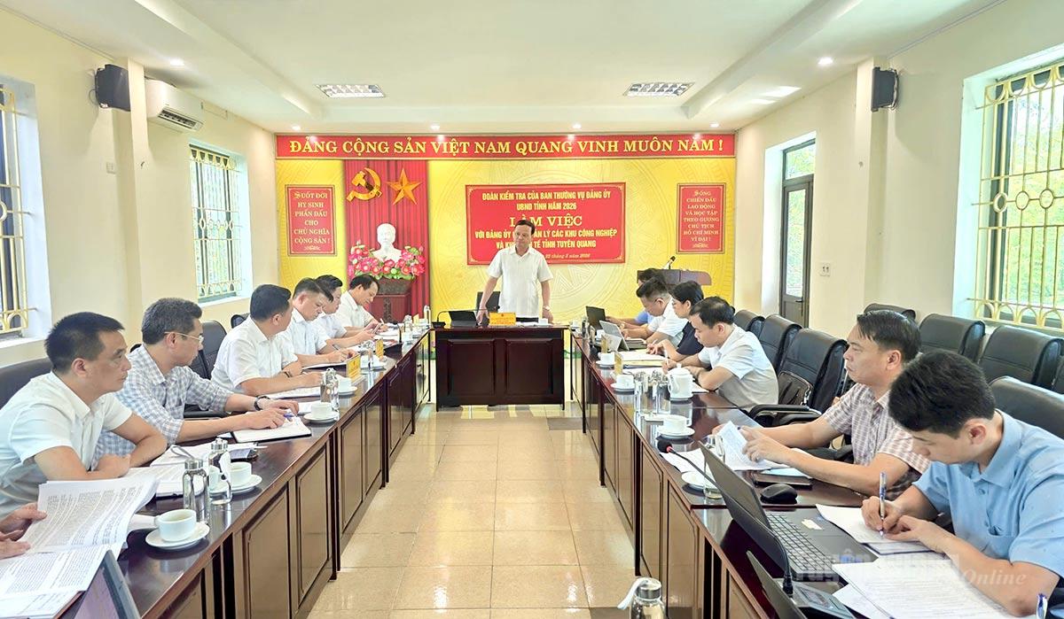 Toàn cảnh buổi làm việc.
