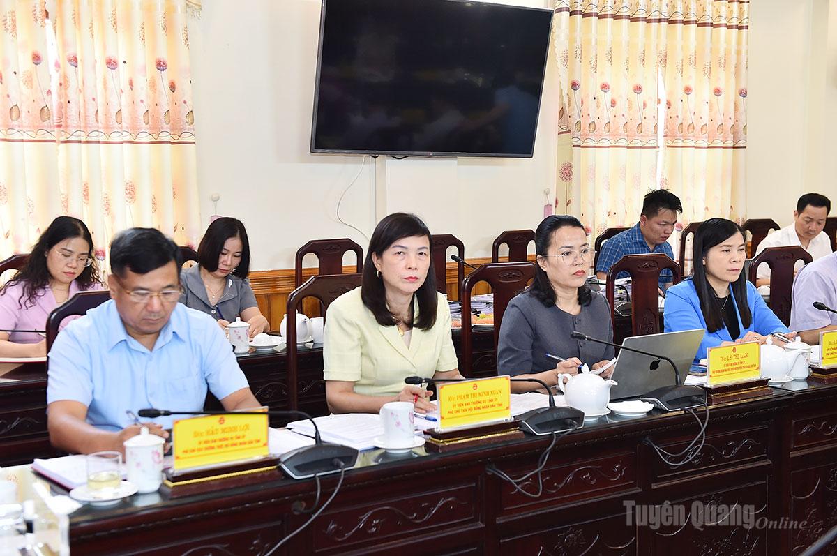 Các đồng chí lãnh đạo HĐND tỉnh, Đoàn ĐBQH tỉnh tại buổi làm việc.