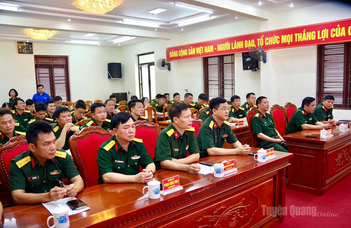 Các đại biểu dự lễ phát động.