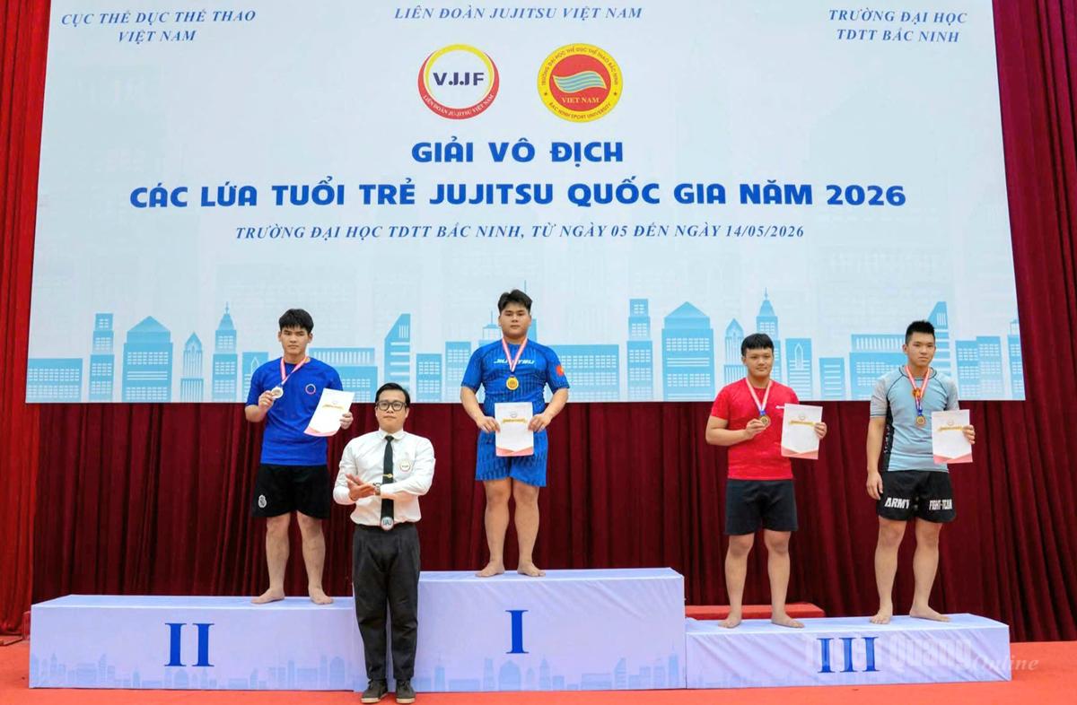 VĐV Đinh Tuấn Vũ, giành HCV,  hạng cân 85kg nội dung Newara NOGi tại giải.