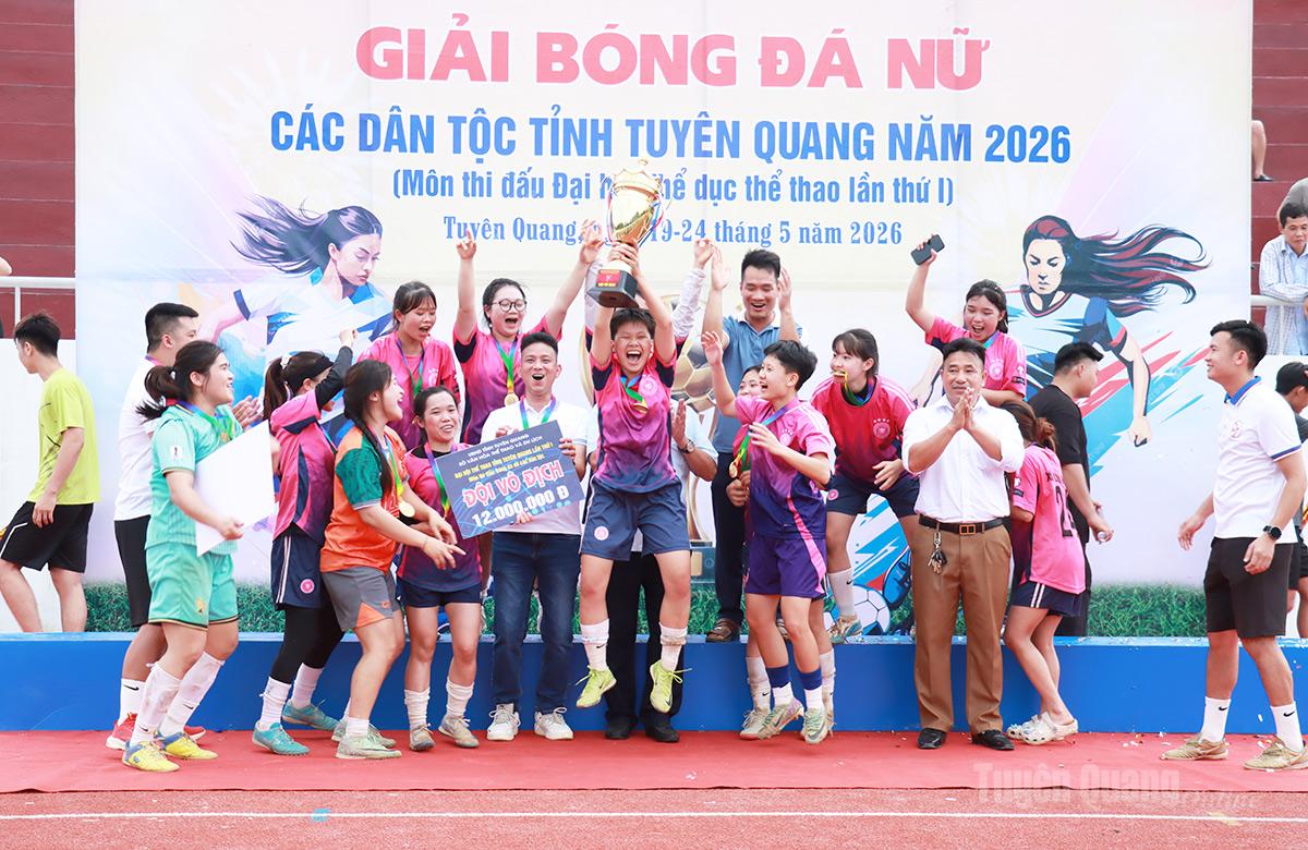 Đội bóng đá nữ xã Lâm Bình xuất sắc giành cúp vô địch Giải bóng đá nữ các dân tộc tỉnh Tuyên Quang năm 2026.