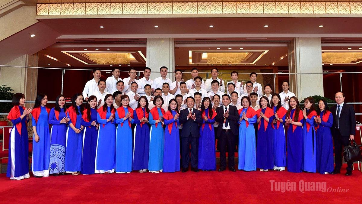 Các đồng chí lãnh đạo tỉnh cùng Đoàn đại biểu thanh niên Tuyên Quang tại chương trình.
