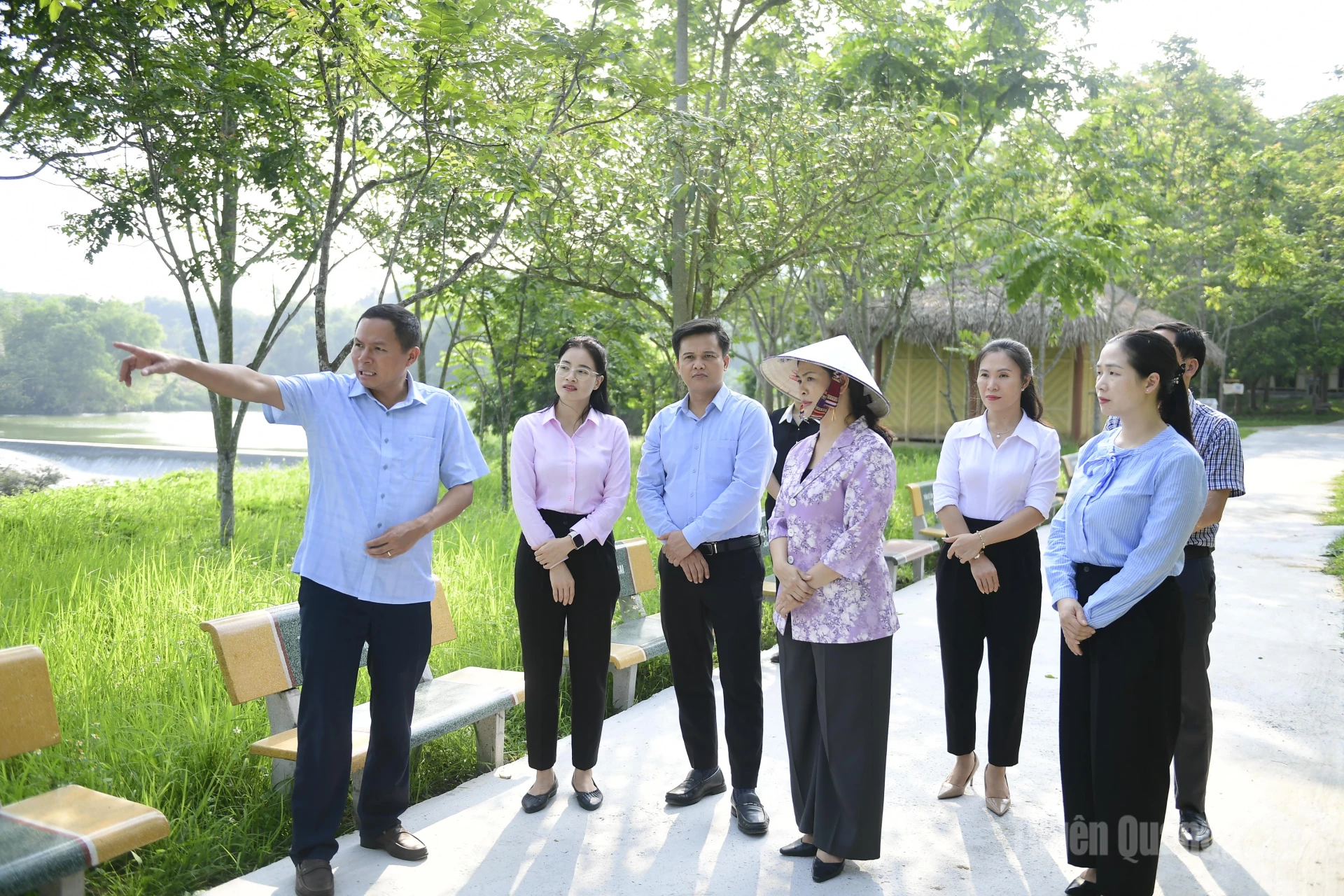 Đồng chí Vương Ngọc Hà, Ủy viên Ban Thường vụ Tỉnh ủy, Phó Chủ tịch UBND tỉnh kiểm tra xây dựng, quy hoạch Khu di tích Chủ tịch phủ - Thủ tướng Phủ, tại thôn Lập Binh, xã Bình Yên (Sơn Dương) trước sáp nhập, nay là thôn Lập Binh, xã Minh Thanh.