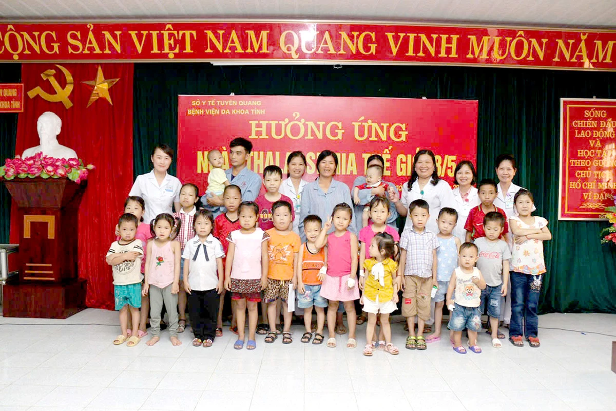 Bệnh viện Đa khoa Tuyên Quang tổ chức hội thảo, tặng quà các bệnh nhân Thalassemia nhân ngày Thalassemia thế giới 8/5.