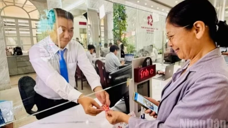 Hoàn thiện hệ thống thủ tục hành chính trực tuyến thông suốt, thân thiện