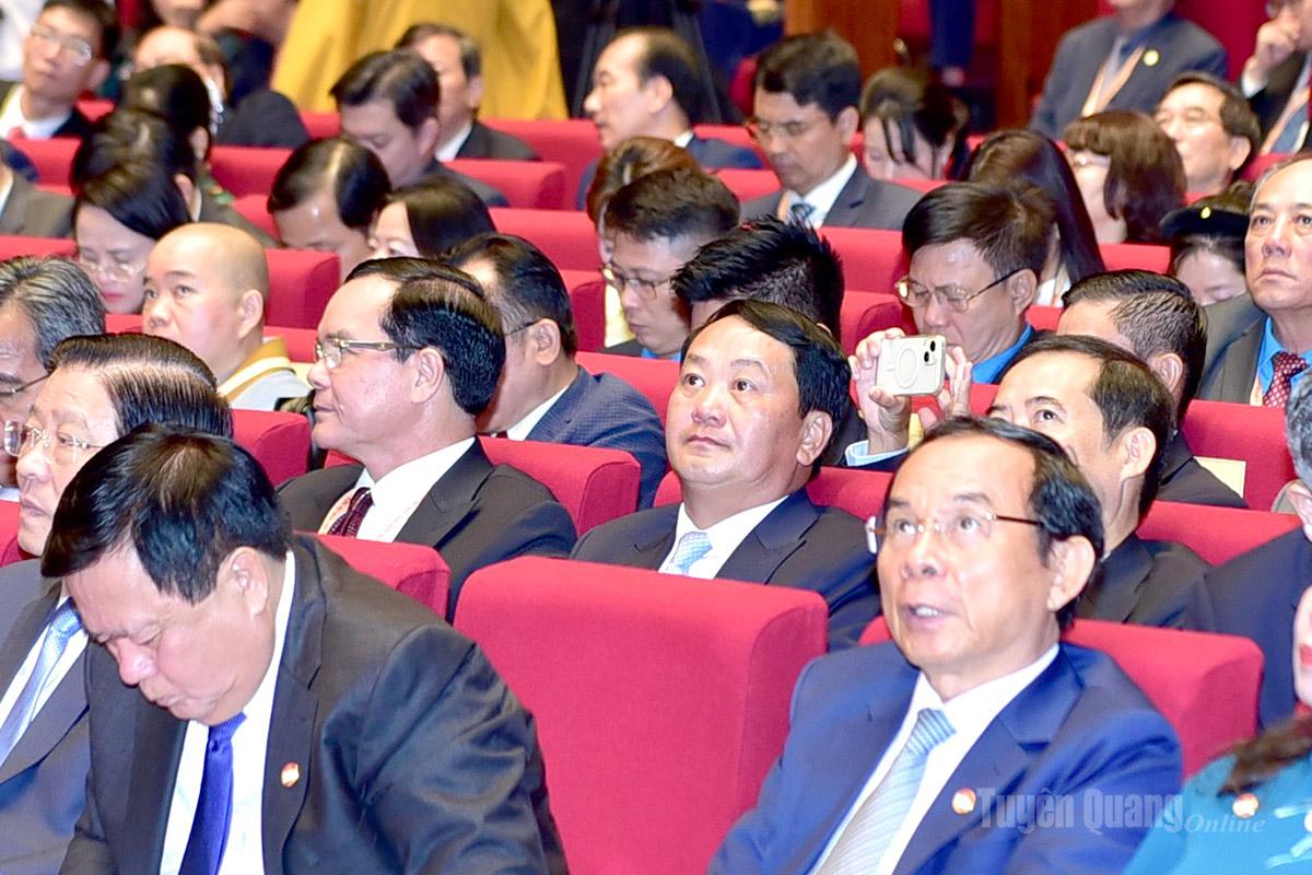 Đồng chí Hầu A Lềnh, Uỷ viên BCH Trung ương Đảng, Bí thư Tỉnh uỷ và các đại biểu dự Đại hội.