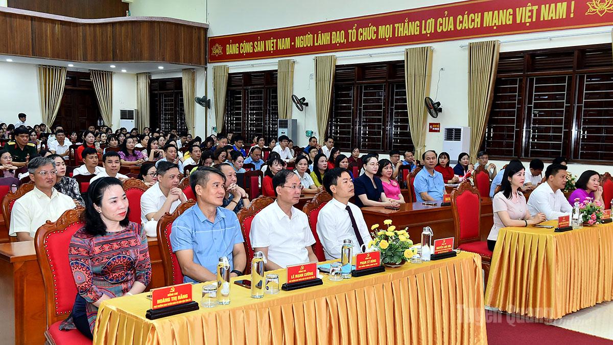Ban giám khảo và các đại biểu tham dự Hội thi.