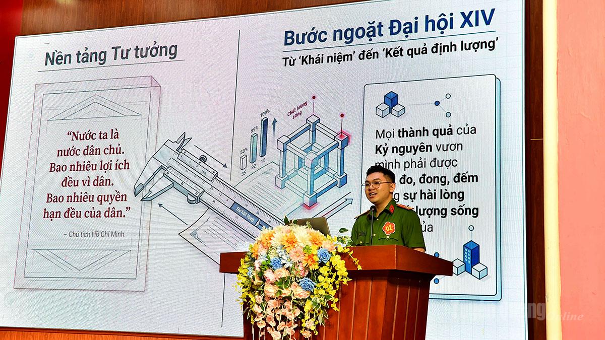 Thí sinh trình bày phần thi thuyết trình.