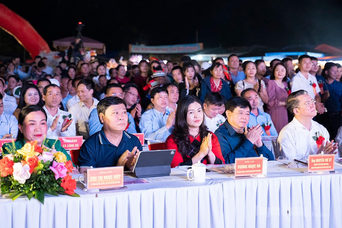 Các đại biểu thạm dự Lễ khai mạc.