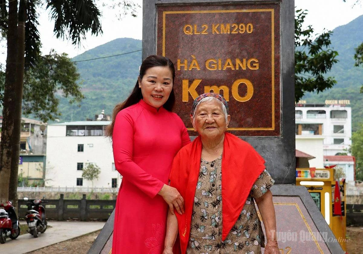 Ms. Le Thi Be, 91, a visitor from Hung Yen Province, shared: “I really enjoy visiting and experiencing Tuyen Quang, especially the highland areas. Every trip here is a fascinating experience.”