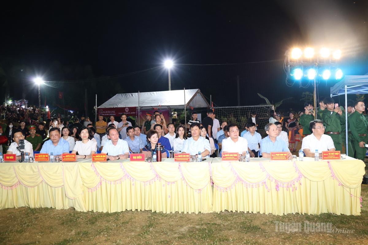 Các đại biểu tham dự Lễ công bố Làng sáng tạo nội dung số, ra mắt sản phẩm du lịch Một ngày làm YouTuber.