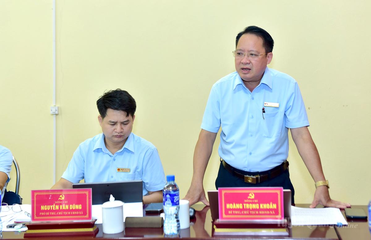 Đồng chí Bí thư Đảng uỷ xã Tiên Yên Hoàng Trọng Khoắn phát biểu làm rõ nội dung mà đoàn kiểm tra, giám sát quan tâm.