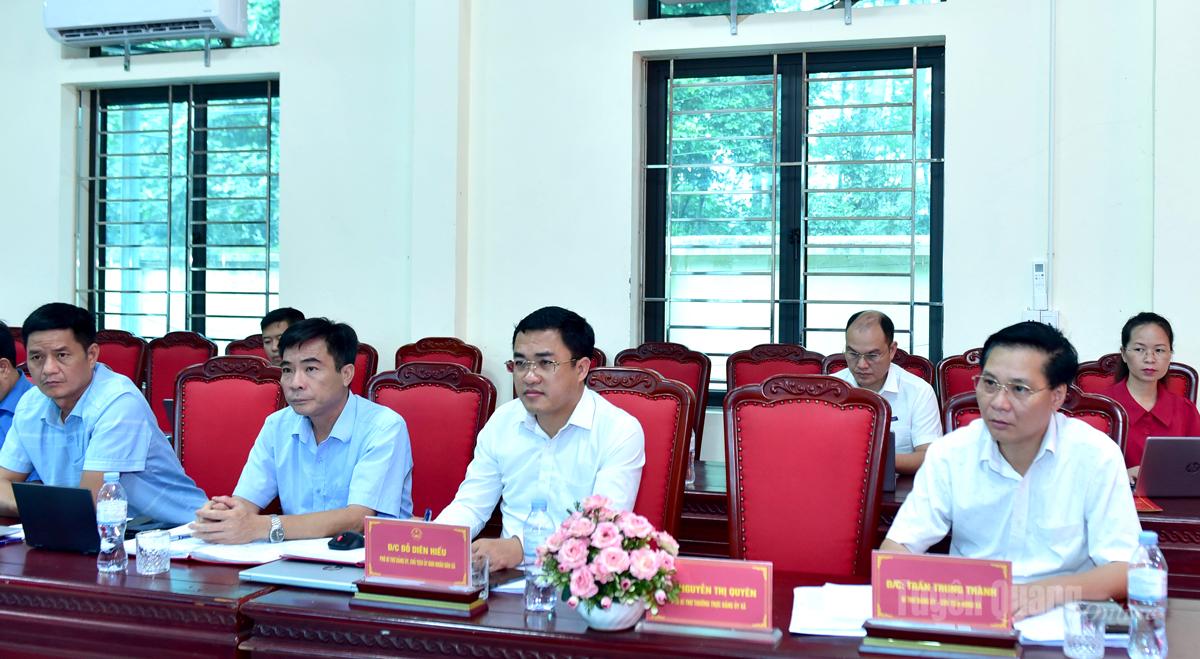 Các đồng chí lãnh đạo xã Xuân Giang tại buổi làm việc với Đoàn kiểm tra, giám sát số 567.
