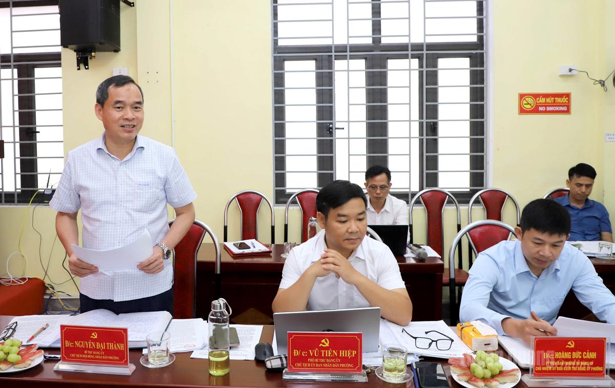 Bí thư Đảng ủy xã Mỹ Lâm báo cáo tại buổi làm việc.