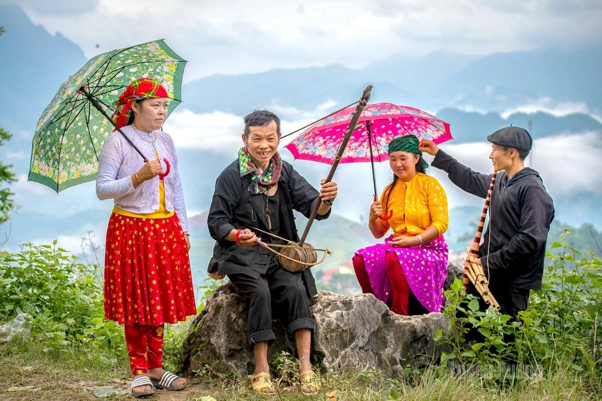 Held annually, the Khau Vai Love Market helps strengthen solidarity among ethnic groups while also creating new opportunities for tourism development and the localitys socio-economic growth.