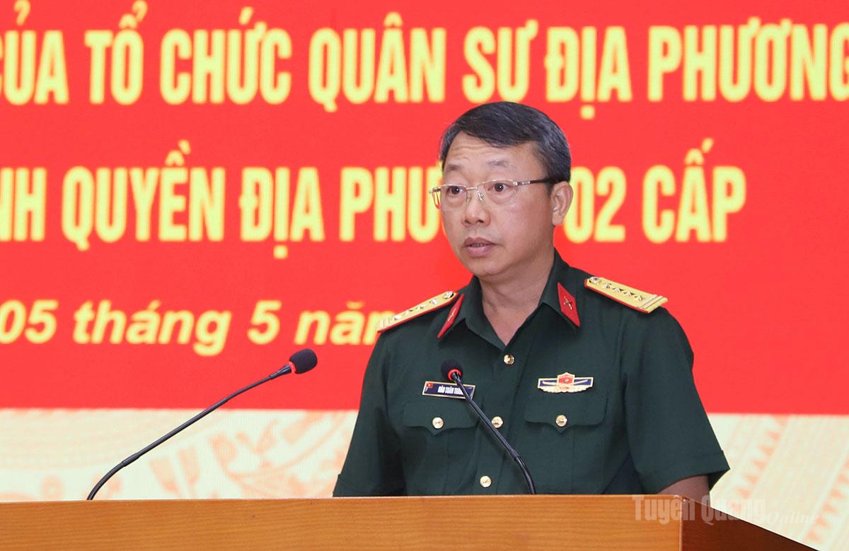 Lãnh đạo Bộ CHQS tỉnh thảo luận tại hội nghị.