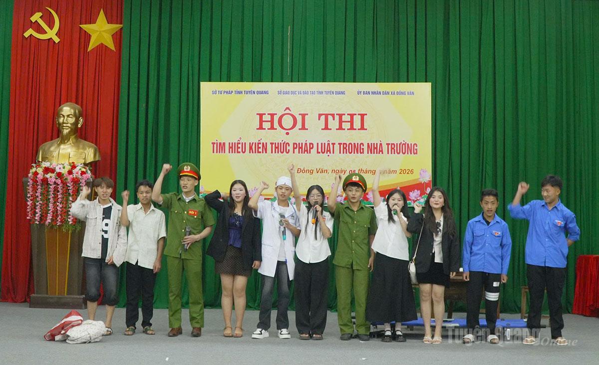 Bằng hình thức sân khấu hóa, các đội thi đã truyền tải nhiều thông điệp thiết thực.