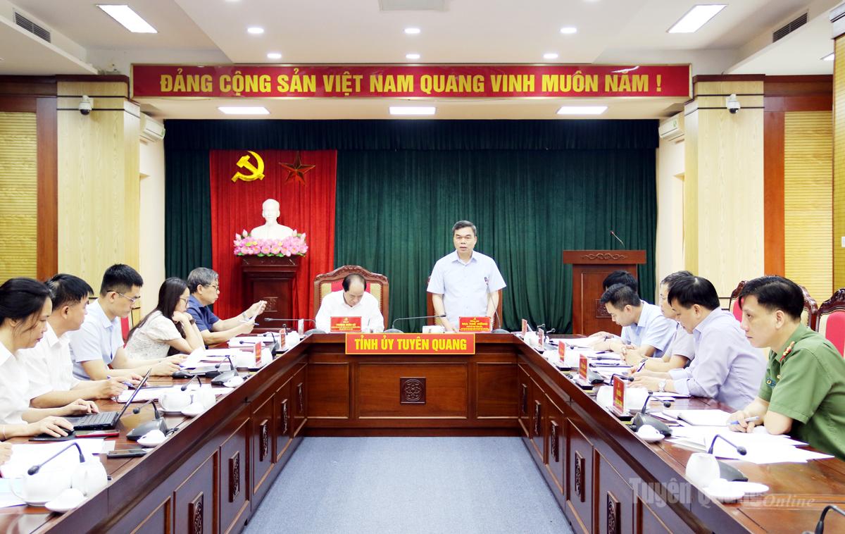 Đồng chí Ma Thế Hồng, Phó Bí thư Tỉnh ủy, Chủ tịch Ủy ban MTTQ tỉnh phát biểu tại buổi làm việc.