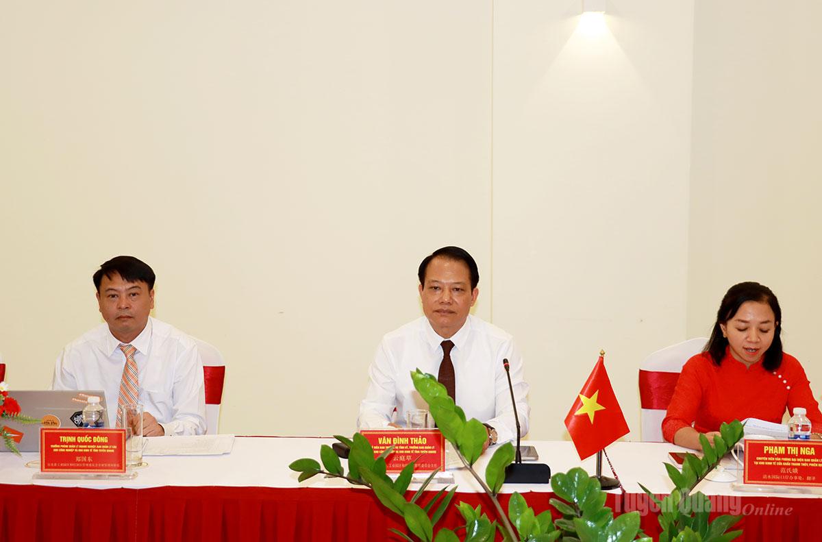 Đồng chí Vân Đình Thảo, Trưởng Ban Quản lý các khu công nghiệp và khu kinh tế tỉnh Tuyên Quang phát biểu tại hội đàm.