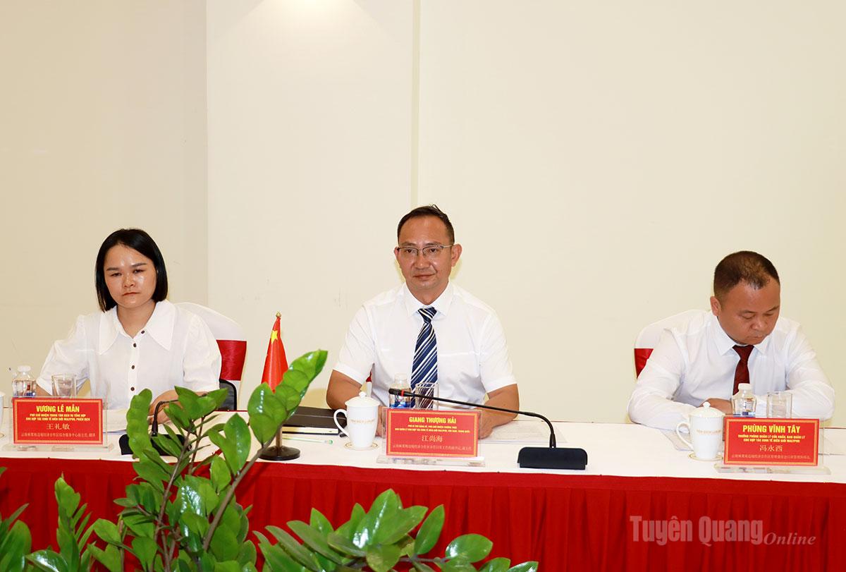 Đồng chí Giang Thượng Hải, Phó Chủ nhiệm Thường trực Ban Quản lý khu hợp tác kinh tế biên giới Malypho, tỉnh Vân Nam phát biểu tại hội đàm.