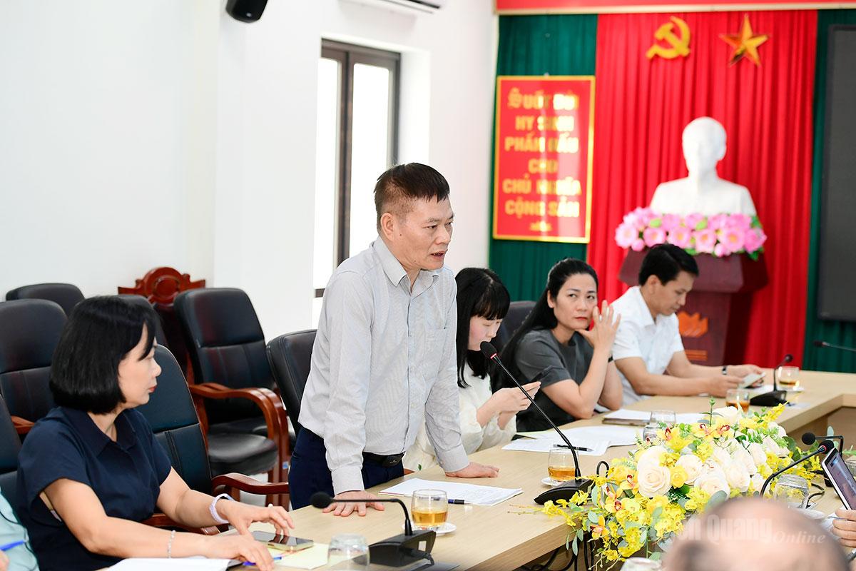 Đồng chí Lê Hồng Minh, Phó Bí thư Đảng ủy, Phó Giám đốc Trung tâm Truyền thông Dân tộc và Nông thôn VTV5, Đài Truyền hình Việt Nam phát biểu tại buổi làm việc.