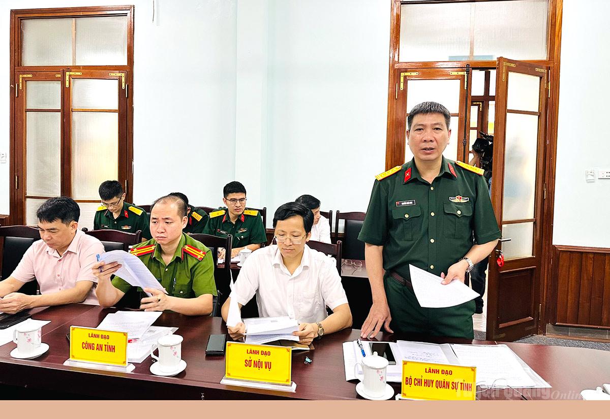 Lãnh đạo Bộ Chỉ huy Quân sự tỉnh báo cáo kết quả tại hội nghị.