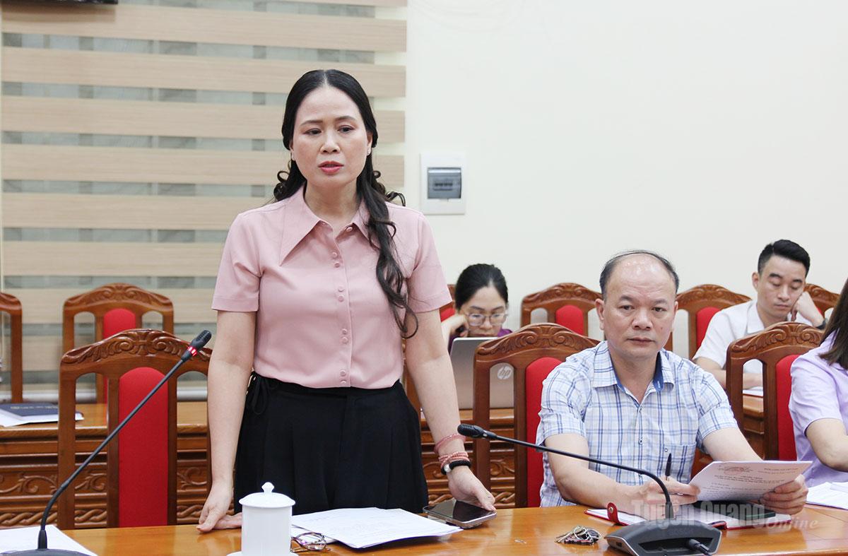 Lãnh đạo Báo và phát thanh, truyền hình Tuyên Quang phát biểu tại cuộc họp.