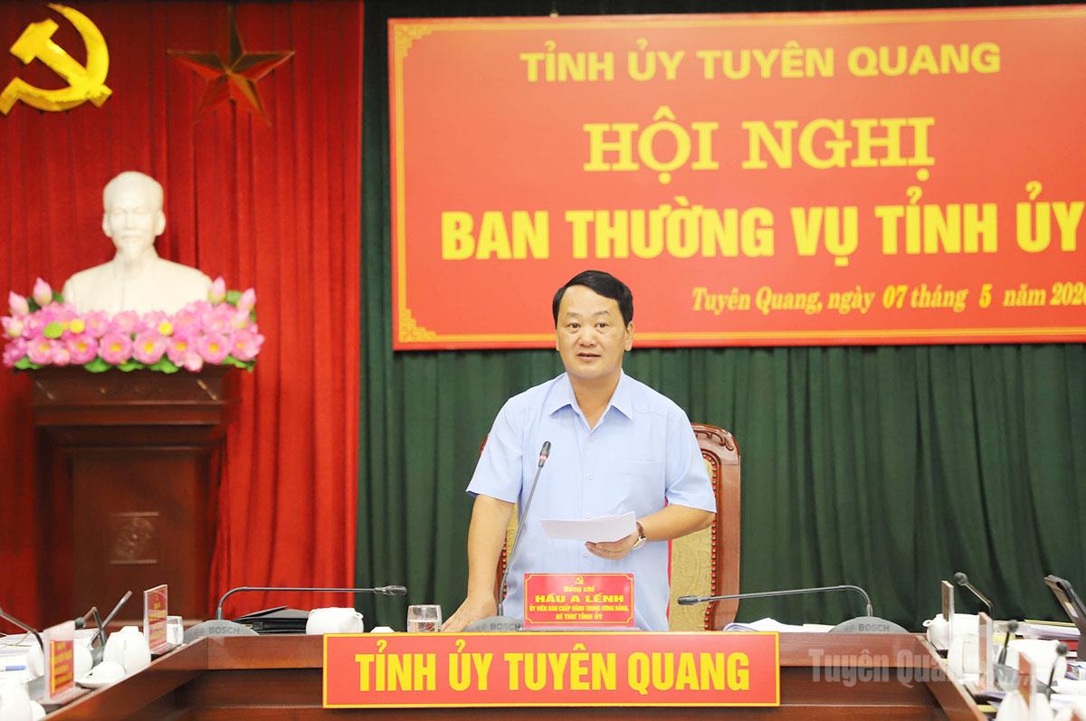 Bí thư Tỉnh ủy Hầu A Lềnh phát biểu kết luận hội nghị.