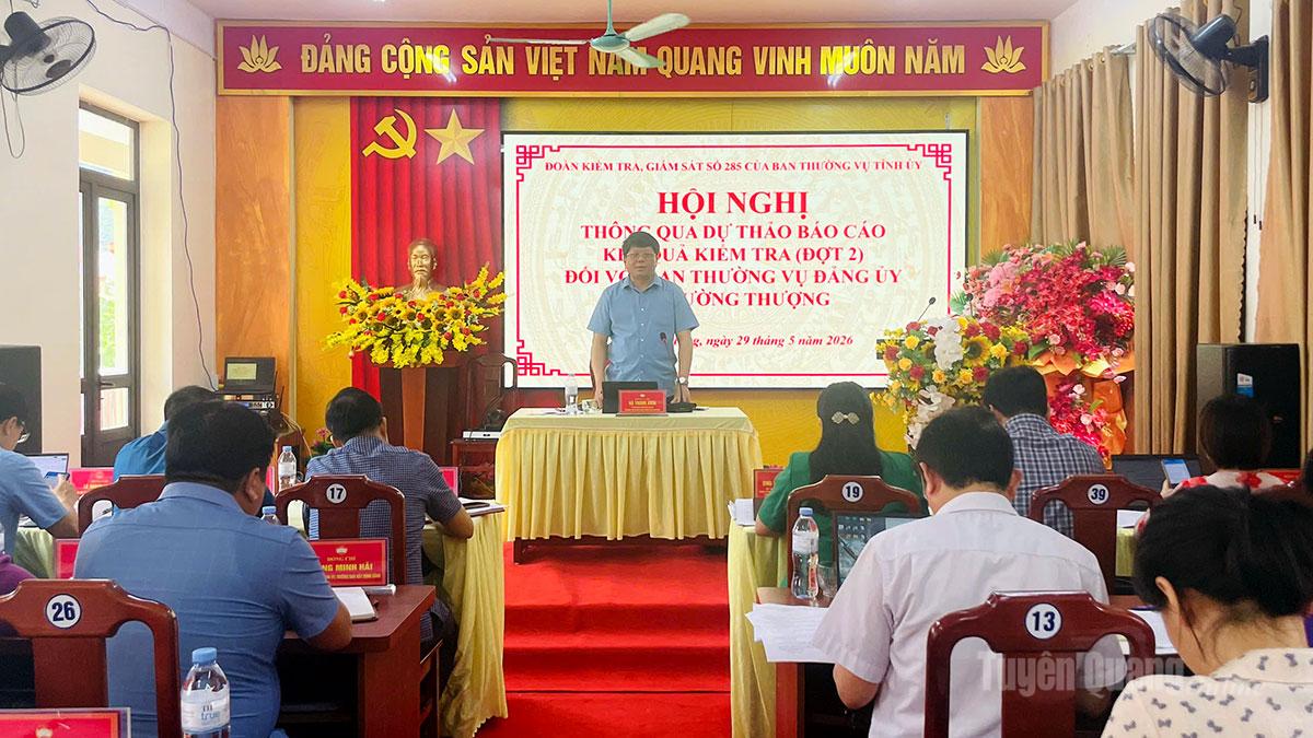 Đồng chí Hà Trung Kiên, Ủy viên Ban Thường vụ Tỉnh ủy, Phó Chủ tịch Thường trực Ủy ban MTTQ tỉnh, trưởng đoàn kiểm tra phát biểu tại buổi làm việc.