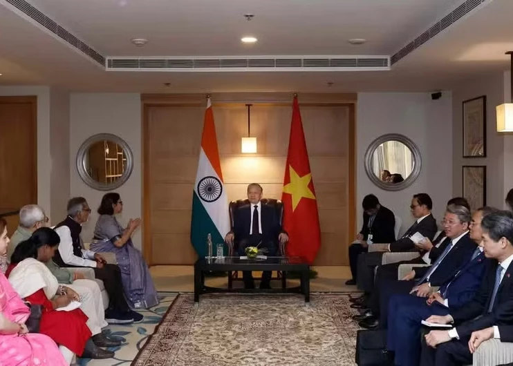 General Secretary of the Communist Party of Viet Nam Central Committee and State President To Lam receives President of the India-Viet Nam Friendship Association Kusum Jain in New Delhi on May 6 afternoon (local time). (Photo: VNA)