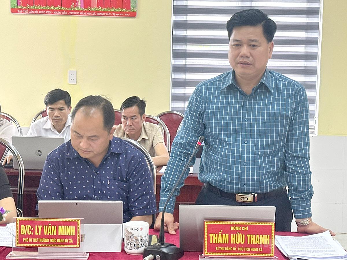 Bí thư Đảng ủy xã Nghĩa Thuận phát biểu tại buổi làm việc với đoàn kiểm tra, giám sát.